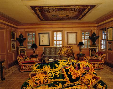 casacasuarina versace|where does gianni versace live.